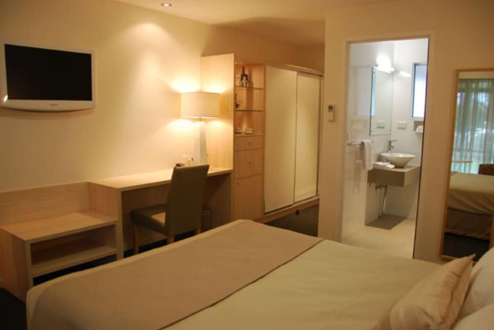 Room 27 of 60