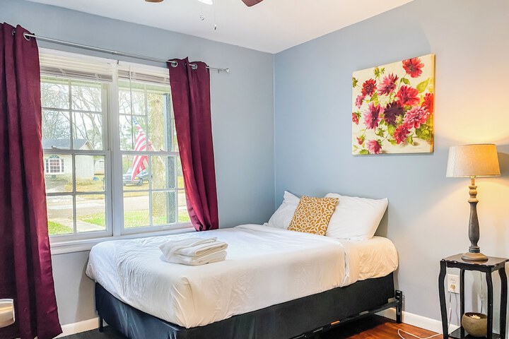 Room 2 of 32