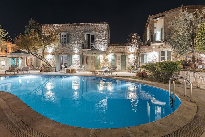 Hotel Pool