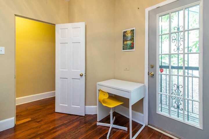 Room 6 of 31