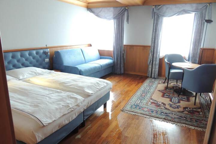 Room 9 of 68