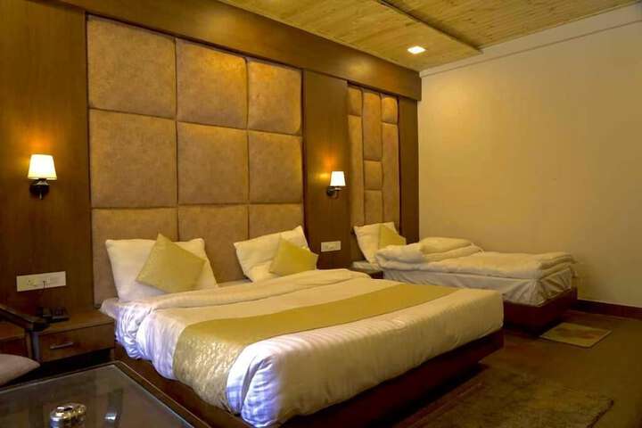 Room 4 of 33