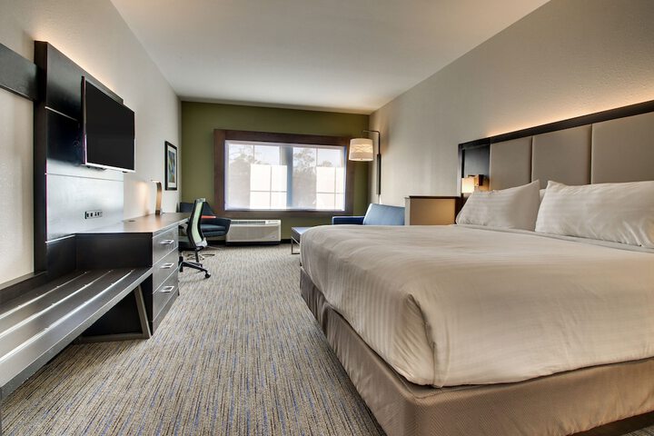 1 King Bed (6 of 12)