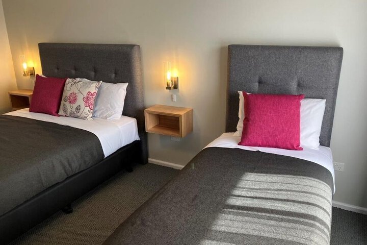 Room 9 of 16
