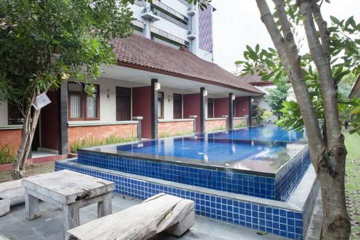 Pools & Facilities