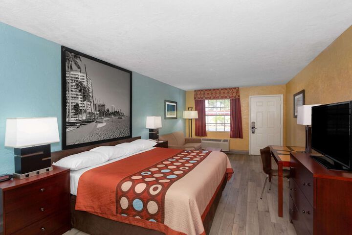 1 King Bed (10 of 10)
