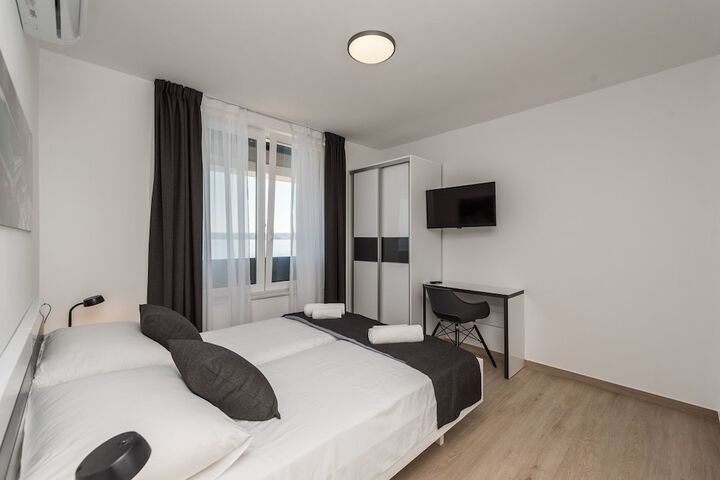 Room 3 of 31