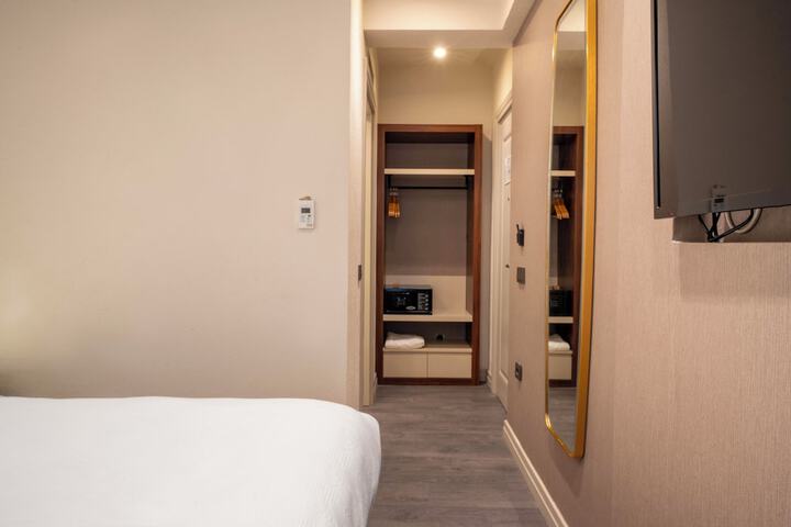 Room 26 of 64
