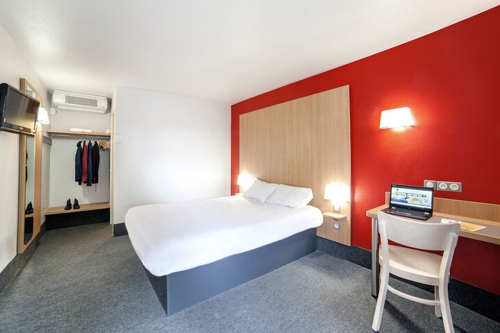 Room 7 of 37