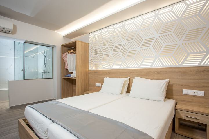 Room 13 of 80