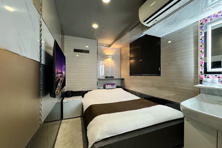 Room 12 of 24