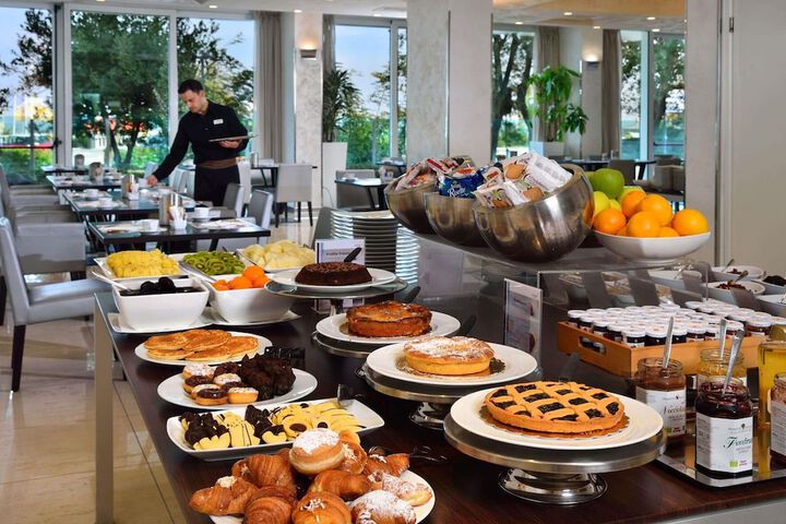 Breakfast/Coffee Service 115 of 145