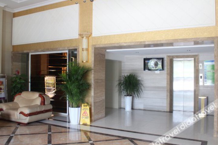 Younibao Hotel Ganzhou Jiufang Vientiane City