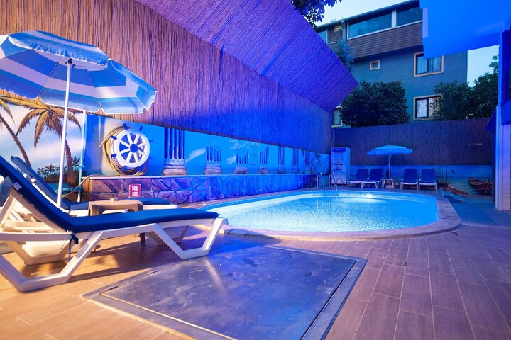 Pool 113 of 131