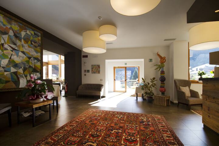 Entrance & Lobby