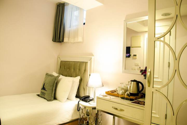 Room 21 of 62