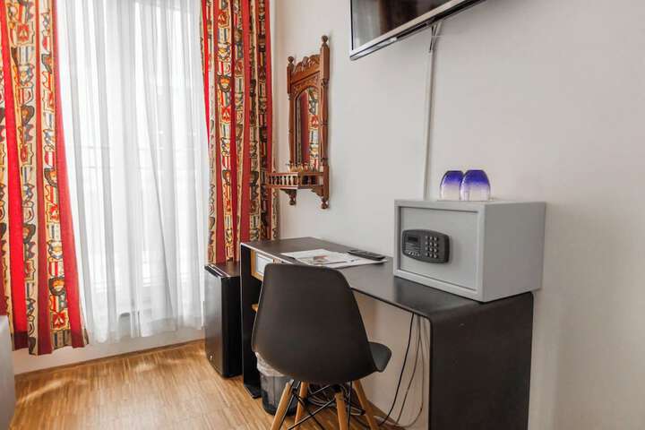 Room 34 of 63