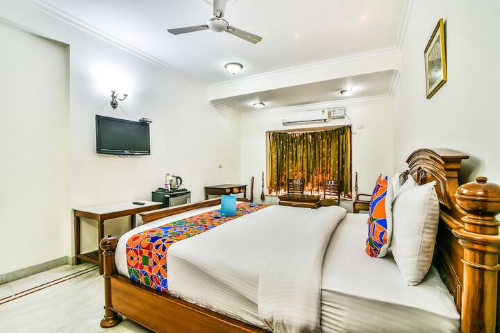 Room 5 of 18