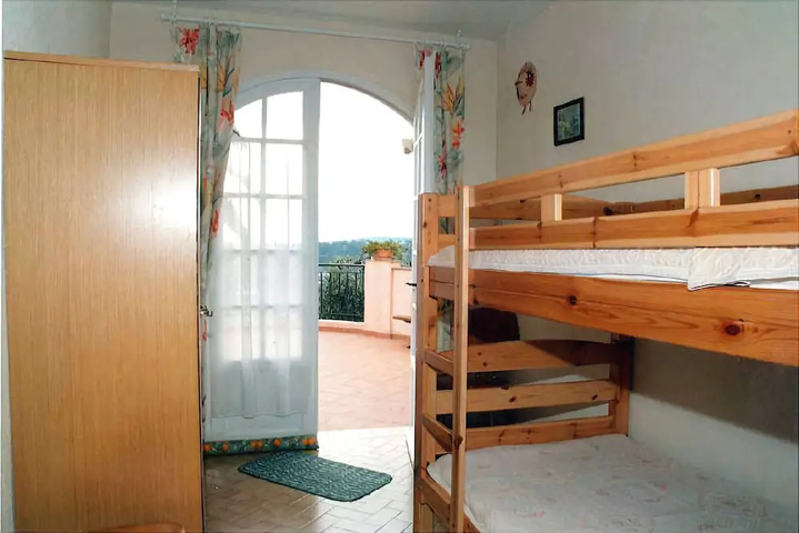 Room 5 of 7