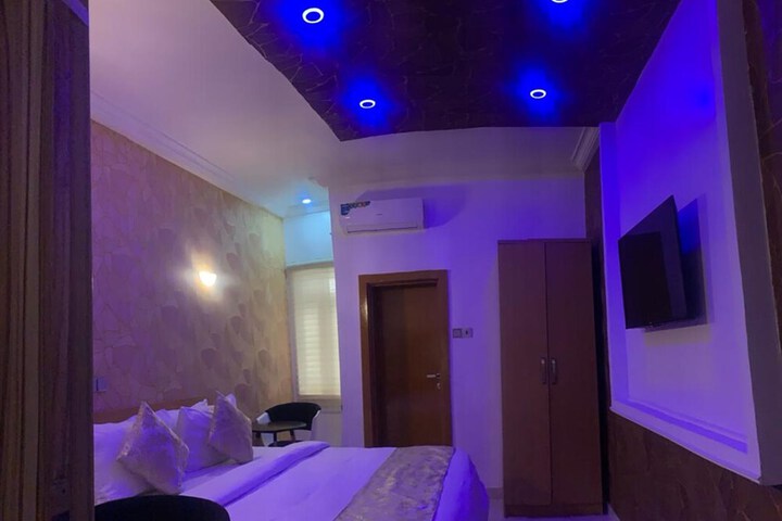 Room 16 of 26
