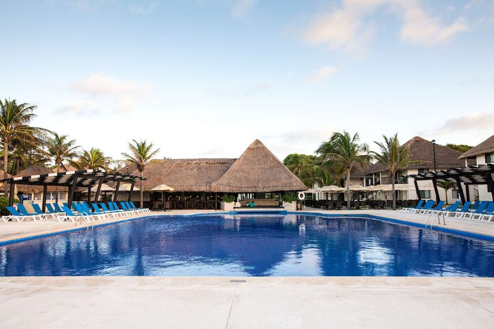 Hotel with Pool