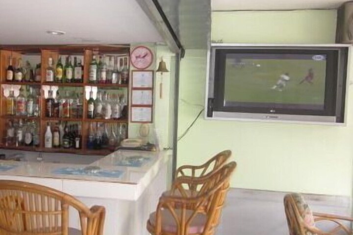 Lounge 11 of 17