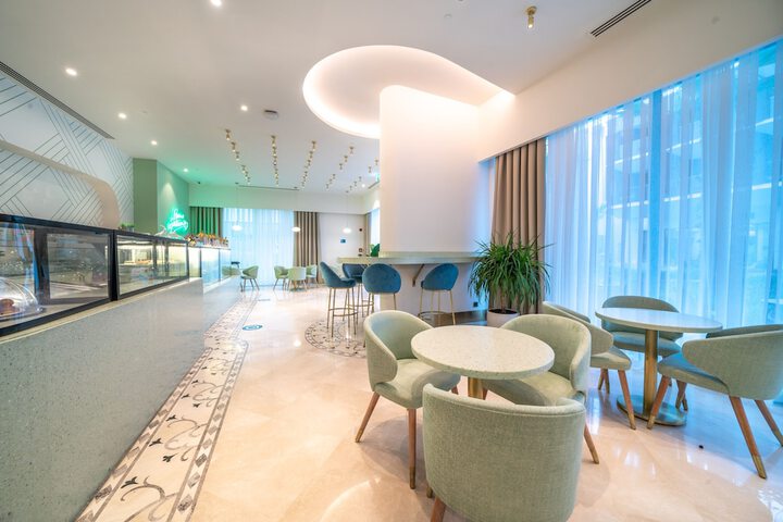Lounge 204 of 251