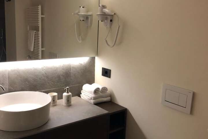 Room 25 of 48