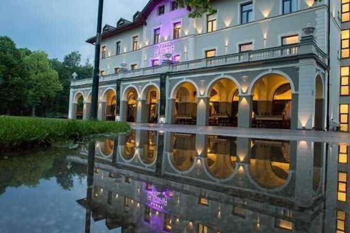 Hotel Exterior 54 of 58