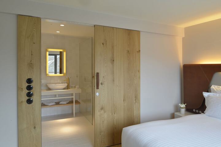 Room 8 of 60