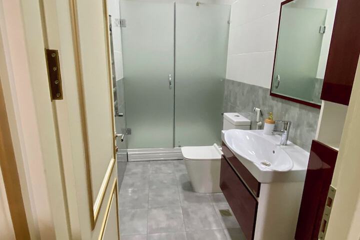 Room 4 of 10