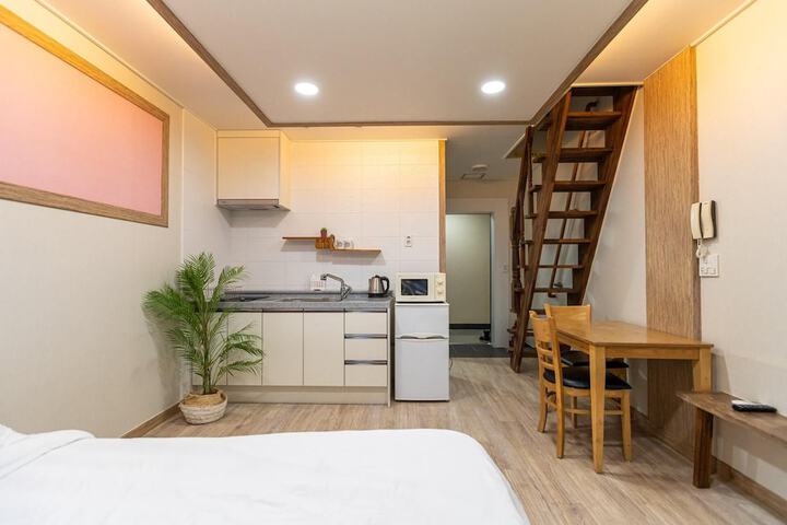 Room 25 of 29