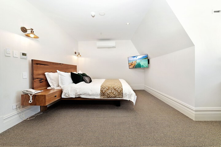 Room 12 of 42