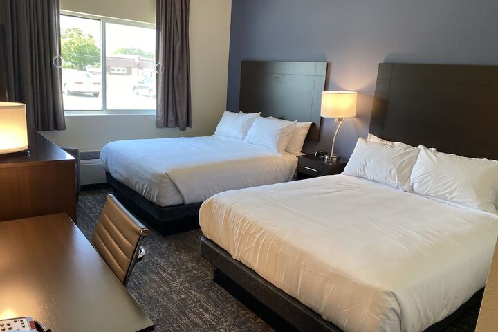 Guest Room 2 Queen Beds (4 of 12)