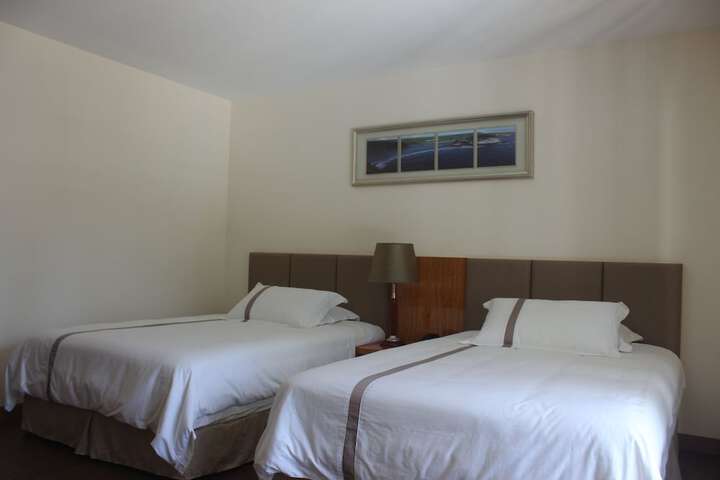 Room 10 of 77