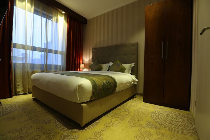 Room 11 of 38
