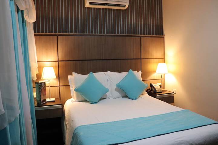 Room 12 of 80