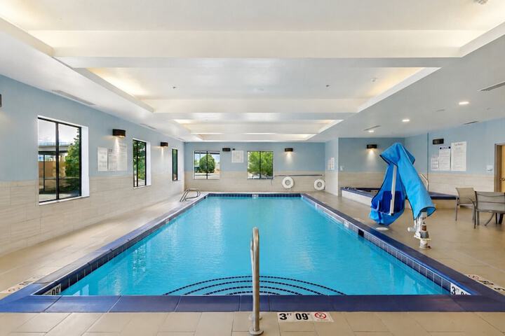 Hotel Pool