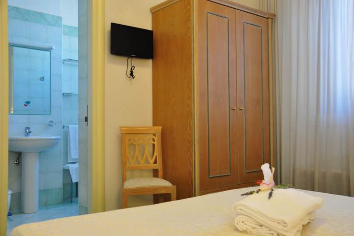 Room 8 of 63