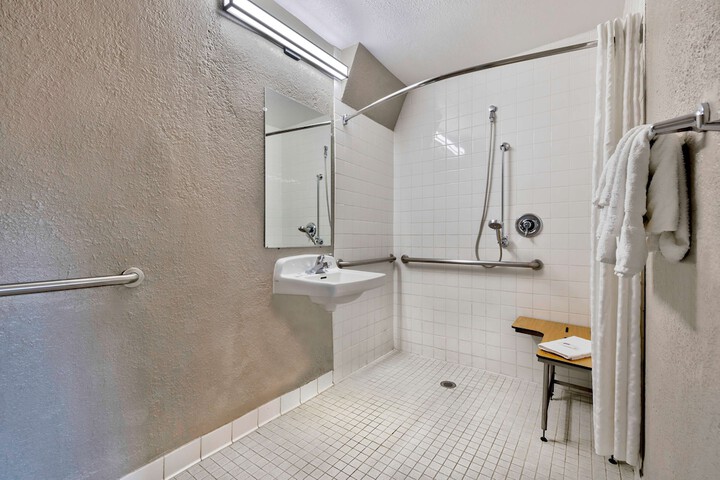 Double Accessible (4 of 16)