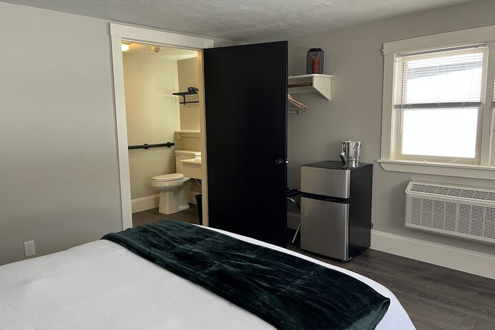 Room 102 of 140