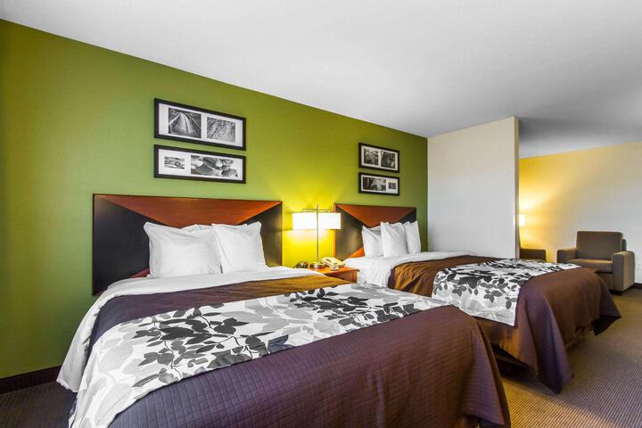 2 Queen Beds (3 of 17)