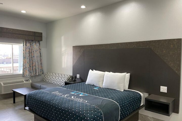Room 13 of 70