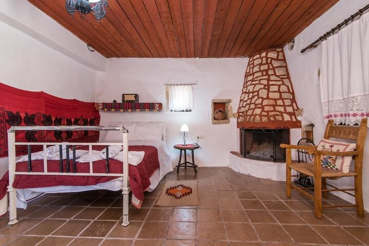 Room 10 of 32
