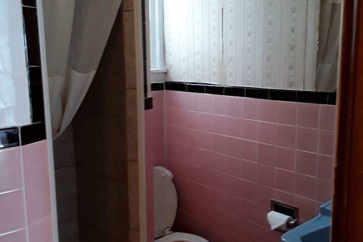 Room 5 of 8