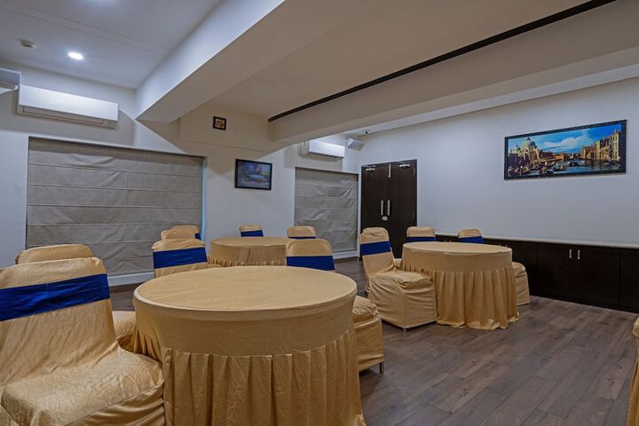 Ballroom/Hall 31 of 36