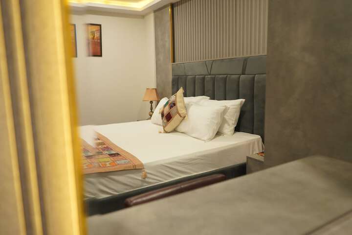 Room 8 of 15