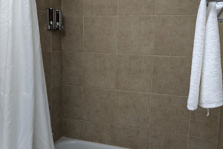 Suite Queen Bed (5 of 7)