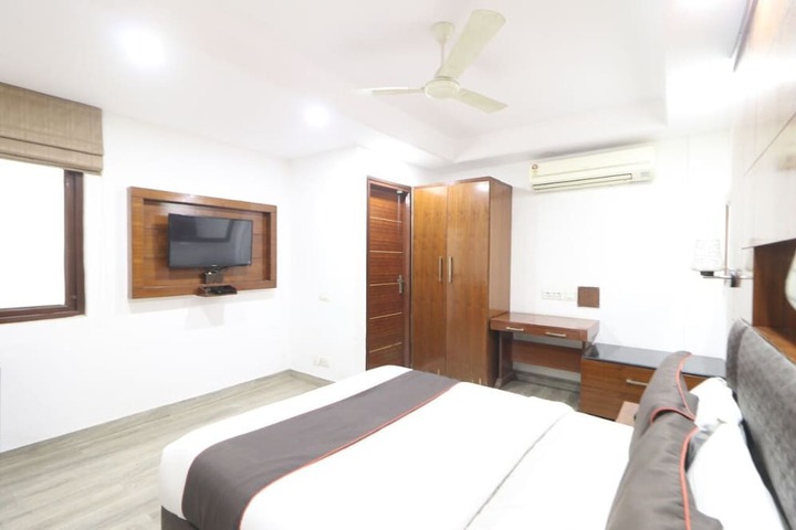 Room 9 of 15