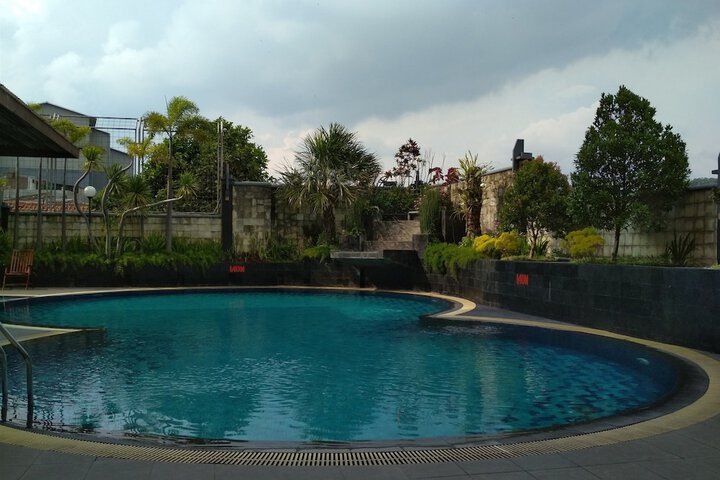 Pool 65 of 80